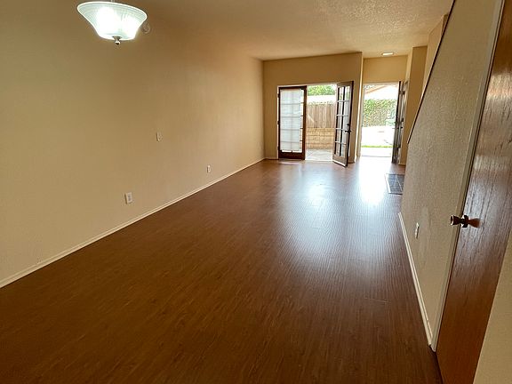 4th image of 4858 Bakman Ave #4858