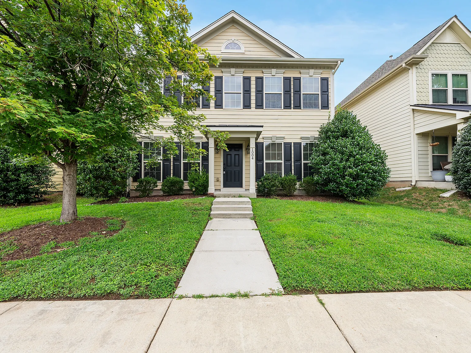 4 bed, 2.5 bath, 2731 sqft, $2,700 — Photo 1