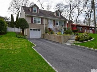 53 Hartman Hill Rd, Huntington, NY 11743