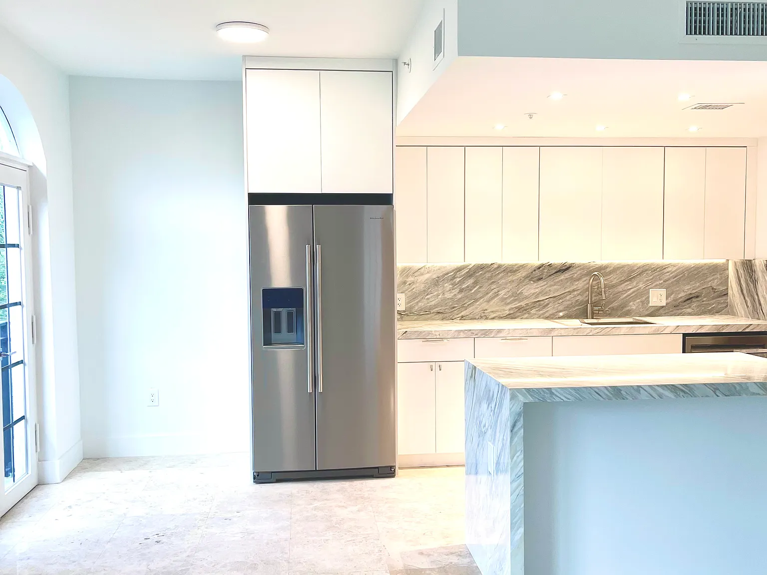 2 bed, 1150 sqft, $6,900 — Photo 2