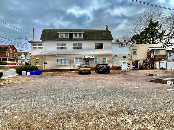 3rd image of 22 Lee Park Ave