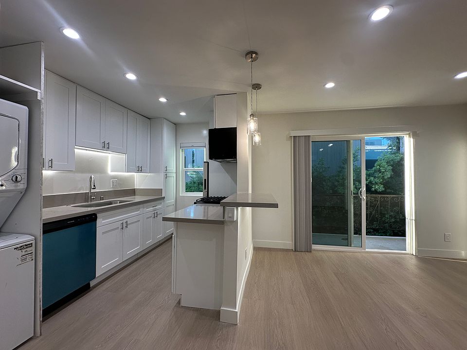 1st image of 1706 Granville Ave #701