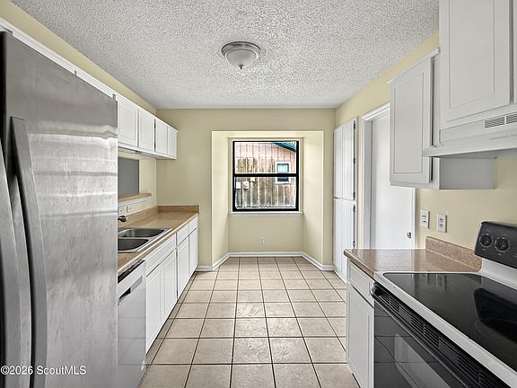 5th image of 136 Cherry Point Dr