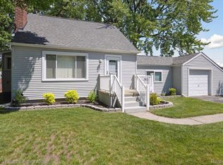 5651 Pelham St, Dearborn Heights, MI 48125