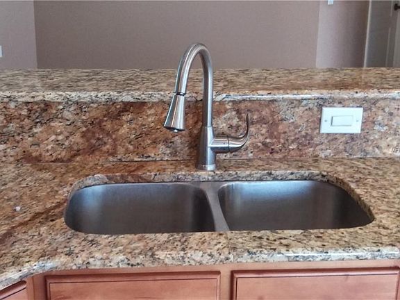 4th image of 2615 Sheffield Dr
