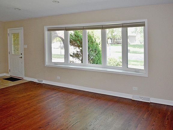 4th image of 653 Bryn Mawr Ave