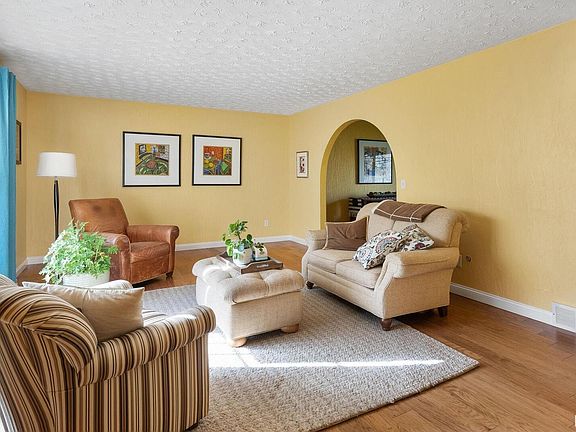 4th image of 34 Oakbrook Dr