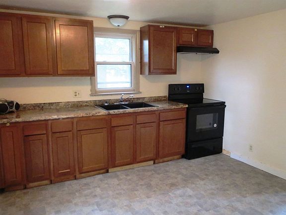 Stove & Refrigerator Included