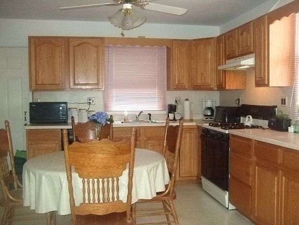 2nd image of 27 Blake St