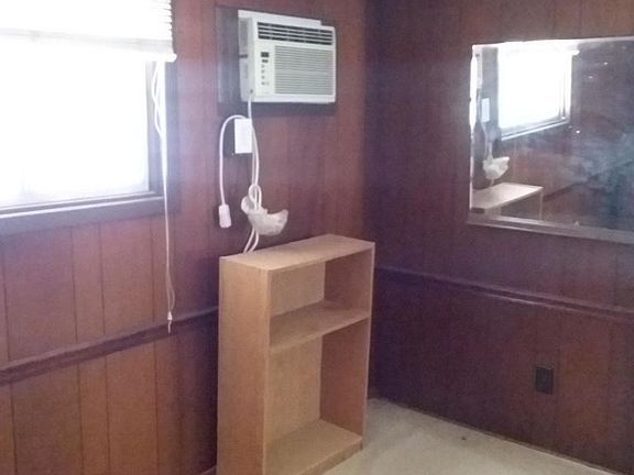 3rd image of 304 W 9th St APT B
