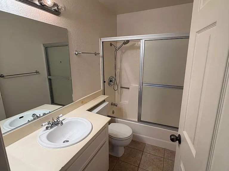 2828 Famosa Blvd #209 — Photo 11