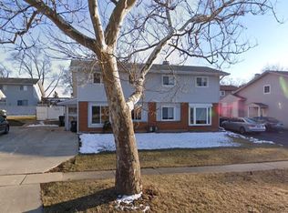 221 Grissom Ln, Hoffman Estates, IL 60169
