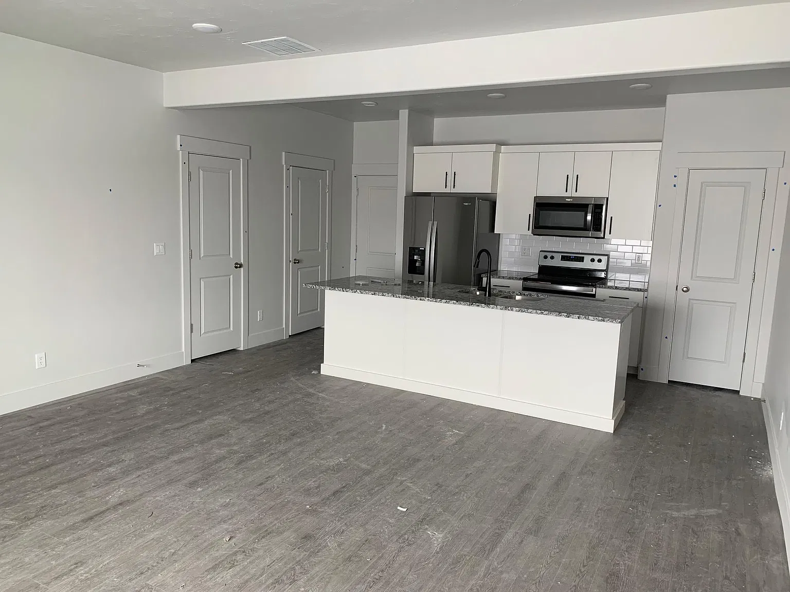 3 bed, 1395 sqft, $1,650 — Photo 1