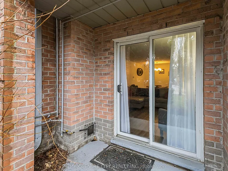 2230 Trafalgar St #121 — Photo 23