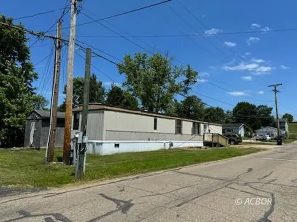 38 N Clinton St, The Plains, OH 45780