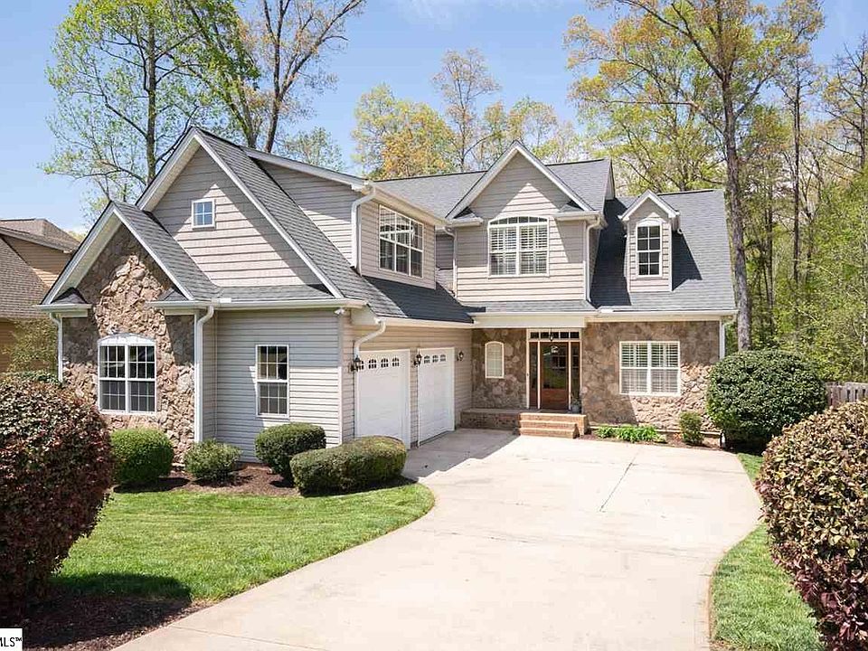 1st image of 120 Carolina Oaks Dr