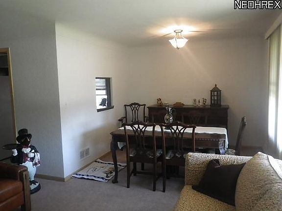 2nd image of 2433 Larchmont Dr