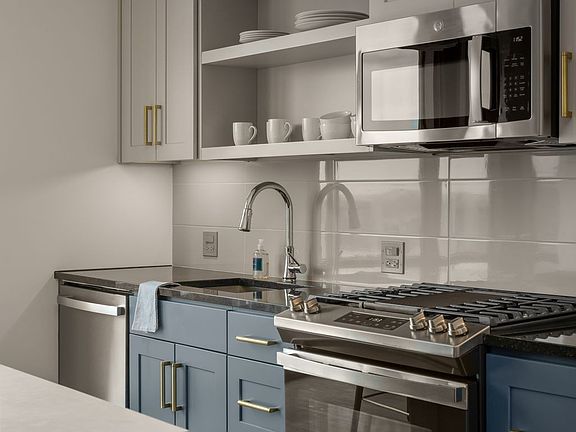 5th image of 930 Commerce St #40