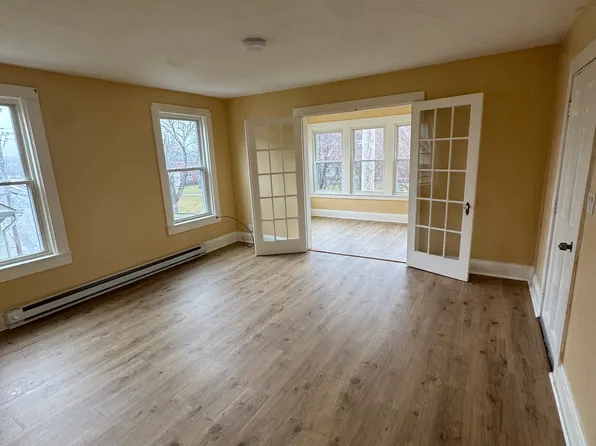 33 Crystal St #1, Southbridge, MA 01550