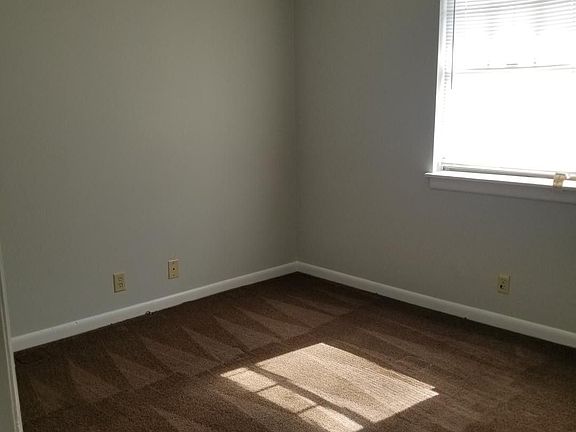3rd image of 3725 Village Trl