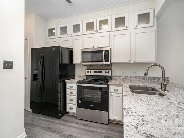 4028 Center Place Dr, Harrisburg, NC 28075