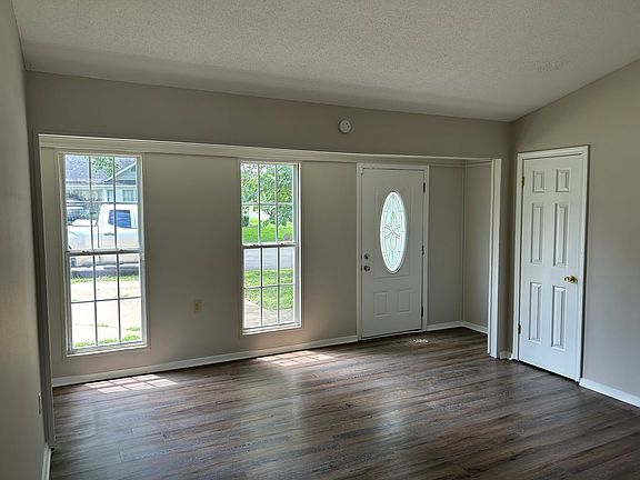 3rd image of 3434 Laurelwood Dr