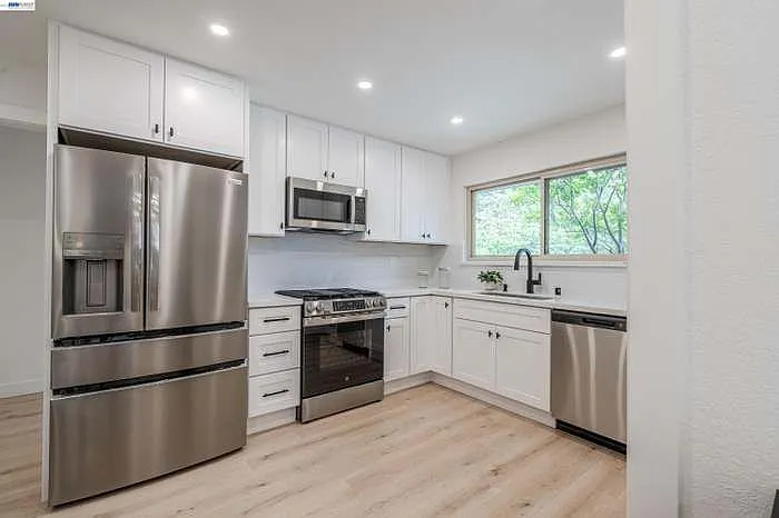 3743 Sanford St — Photo 17