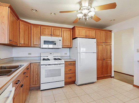 <1yr old kitchen appliances