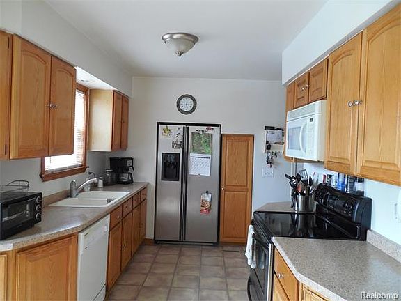2nd image of 347 Park Ln