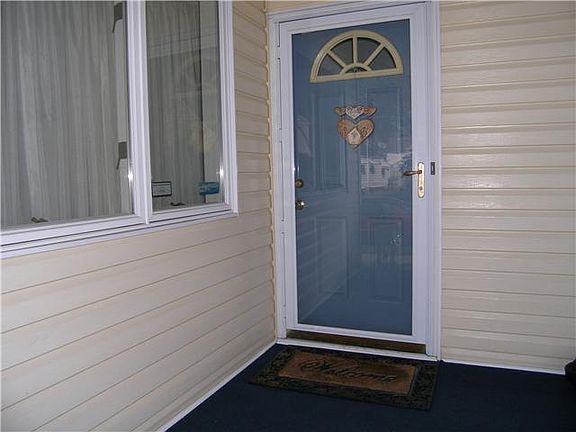 4th image of 2449 Weston Ave