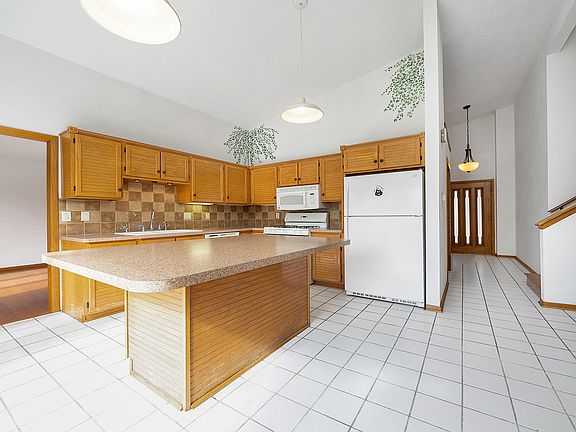 5th image of 5363 Applewood Clos