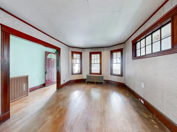 8 Purvis St, Watertown, MA 02472