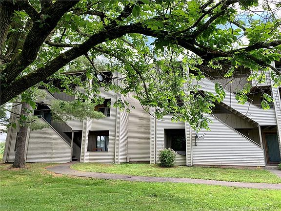 3rd image of 3 Burgundy Hill Ln #3
