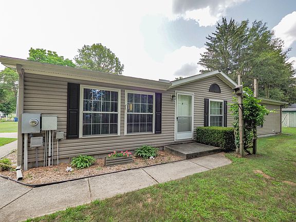 3rd image of 1566 Richards Dr