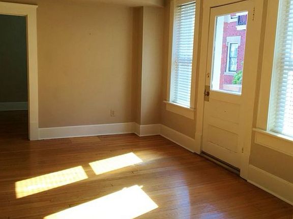 2nd image of 400 E Washington St Unit 20