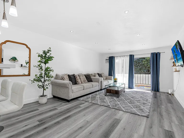 2500 Miramar Ave #203 — Photo 1