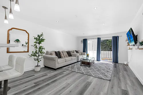 2500 Miramar Ave #203 Photo 1