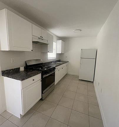 2nd image of 2207 Jackson St