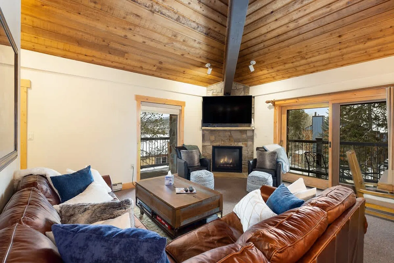 4 bed, 2.0 bath, $5,237 — Photo 1