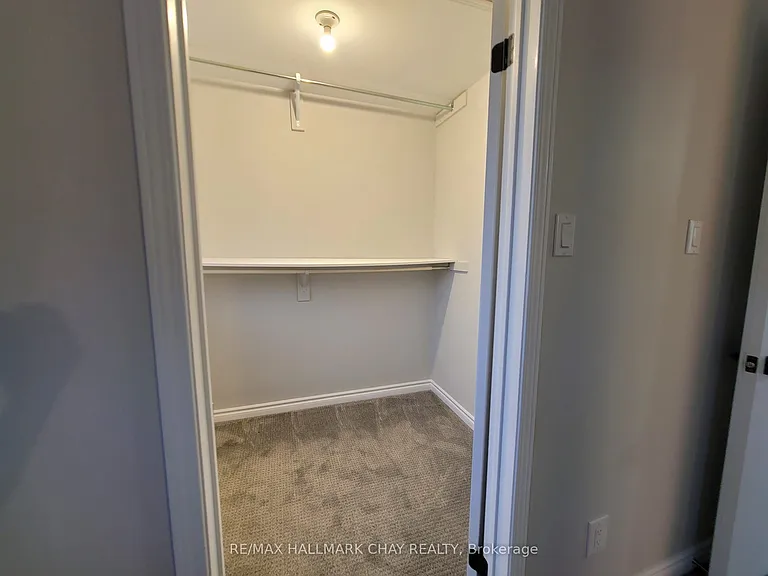 30 Orwell Cres — Photo 5