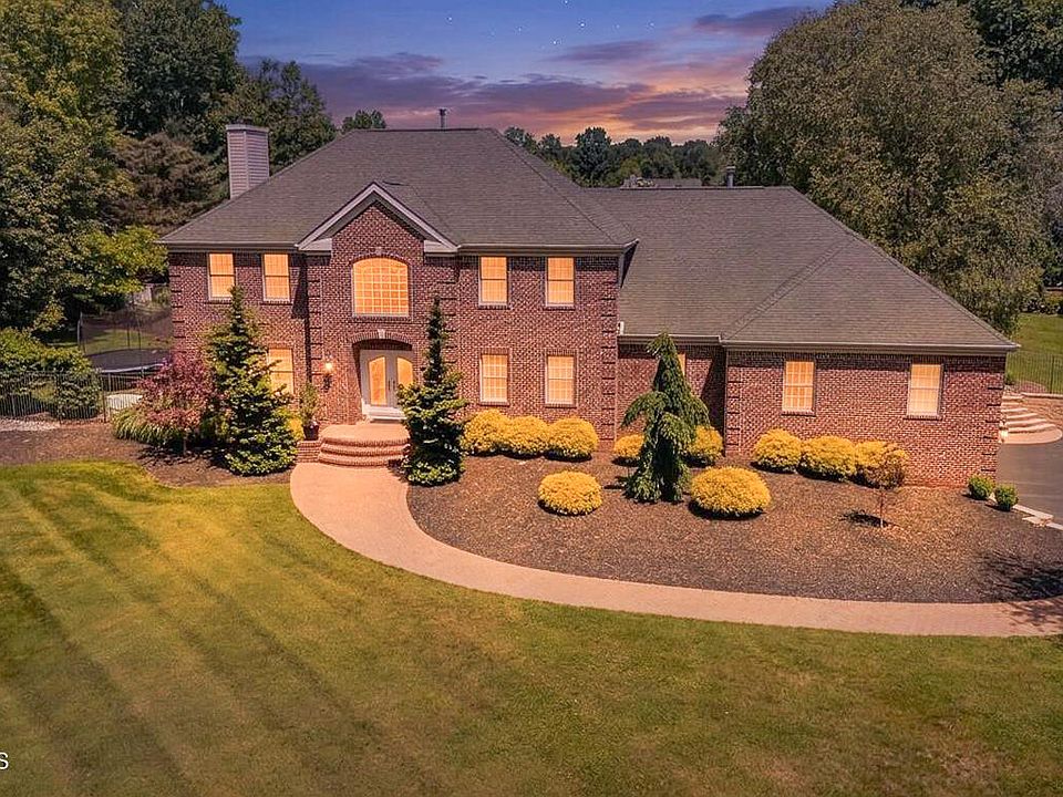 1st image of 4 Henry Court