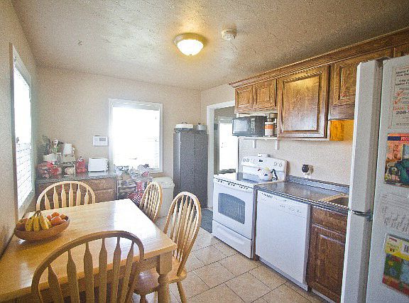 2nd image of 1080 North Blvd