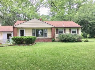 1070 S Leavitt Rd, Leavittsburg, OH 44430