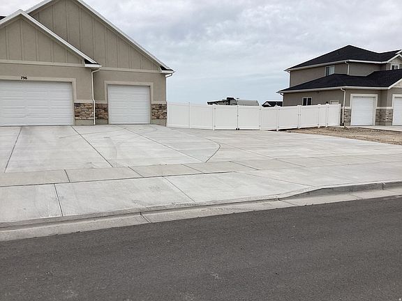 2nd image of 796 W Cherry Orchard Ln