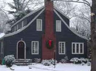 11 Fairwood Blvd, Pleasant Ridge, MI 48069