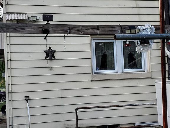 3rd image of 20 W Vine St