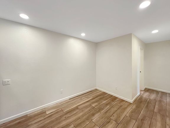5th image of 3454 Castle Glen Dr Unit 129