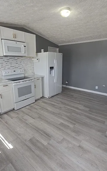 495 SW 125th Ter — Photo 3