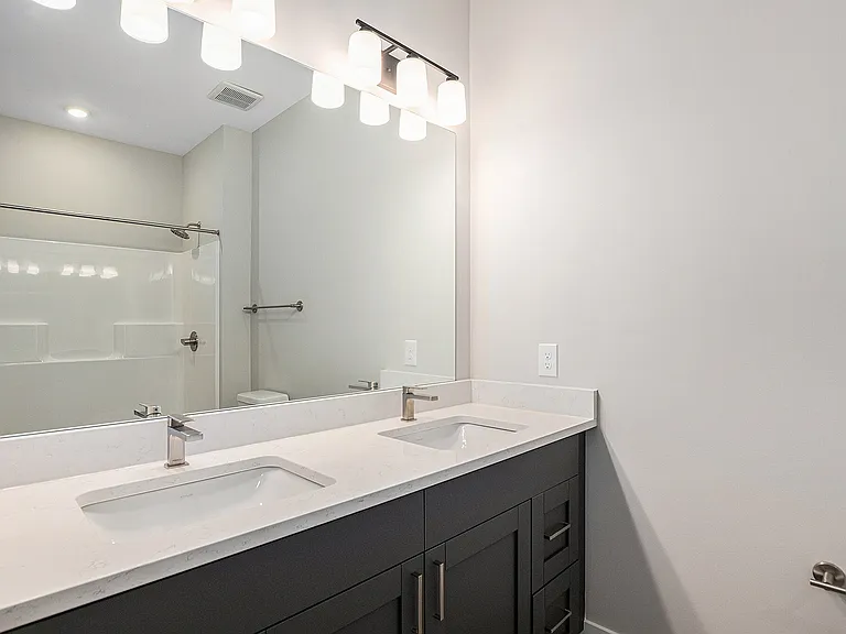 SummitTownhomes_2Bedrooms_Bathroom2