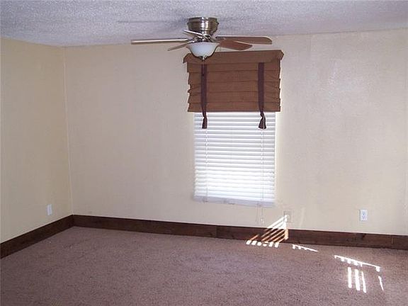 3rd image of 204 W Heath St